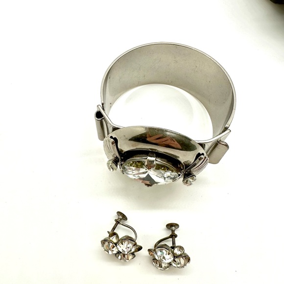 Crystal Statement Bracelet & Deco Earrings - Picture 8 of 14